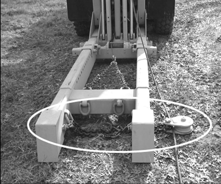 90 SIDE PULL WINCHING WITH THE 35K WINCH Continued 0011.4 00 5. Run a chain from the D-Rings at the end of the booms, under the booms, and secure to the snatch block.