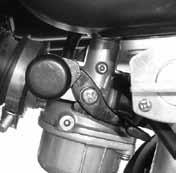 Apply the rear brake lever and make sure that the rear wheels are in locking condition. 5. Press the yellow starter button START to start the engine. 6.