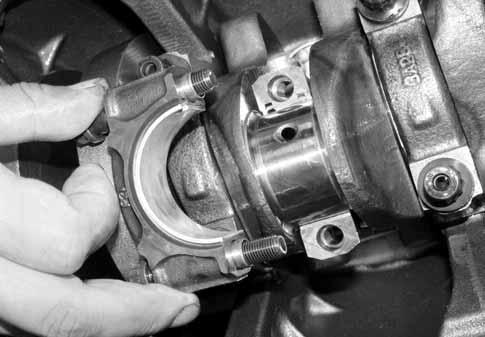 Lubricate the cylinder bore, connecting rod bearing journals, connecting rod bearing shells and pistons. 8.