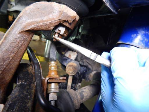 Disconnecting the Upper Ball Joint from the Steering