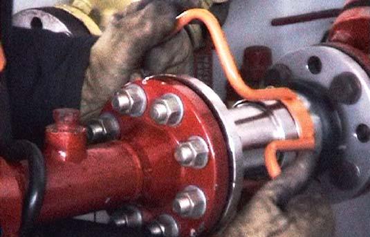 Why use the Dry Gas Couplings Traditional Acme connection Ca: 60 seconds to disconnect Special tool needed Operator exposed for vapours Risk of cold burns Spillage: min 500 ml Mann Tek Dry Gas