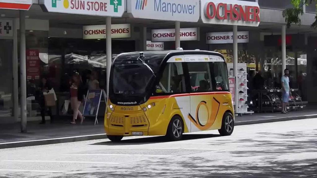 AUTONOMOUS SCHUTTLE ON THE ROAD IN SION