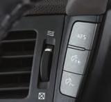 To lock the vehicle, push either door handle request switch once.