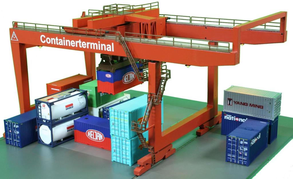 Now connect your Container Terminal to the DCC system and try controlling the crane with your