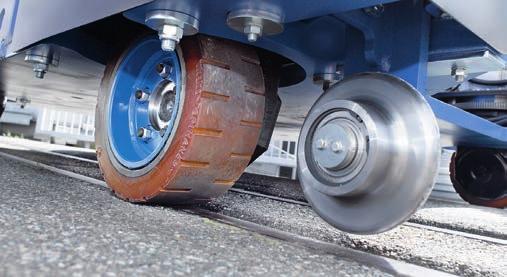 The rail guidance equipment installed in front of every drive wheel is hydraulically lifted and lowered at the push of a button.