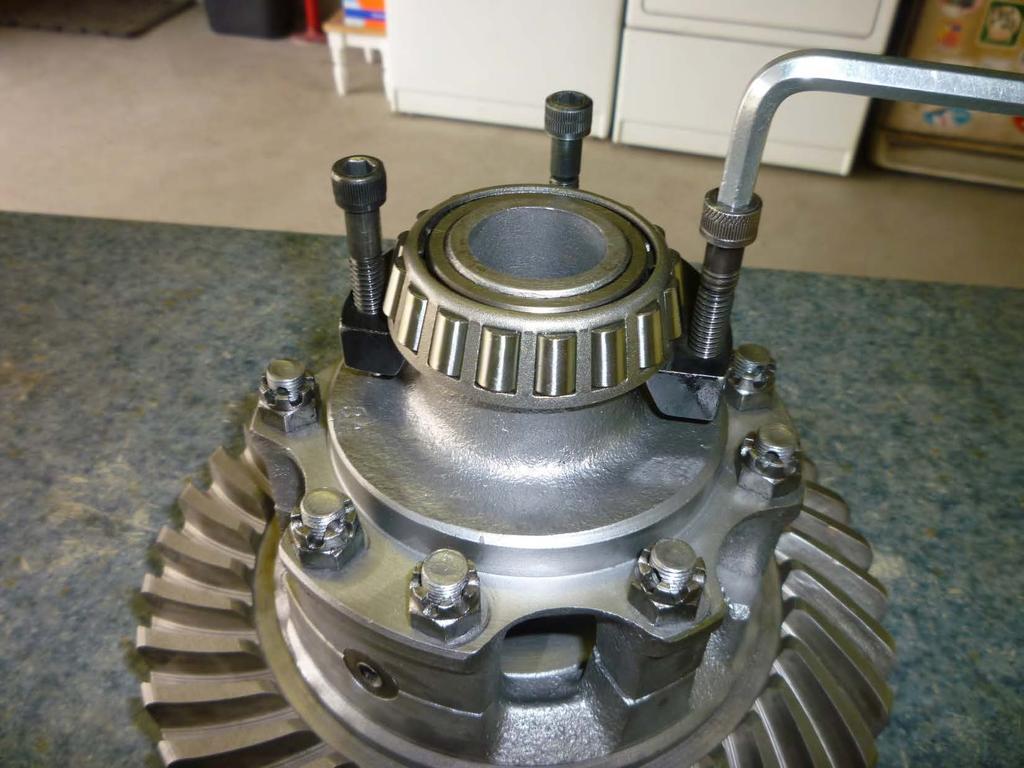 The carrier bearing on the right side is
