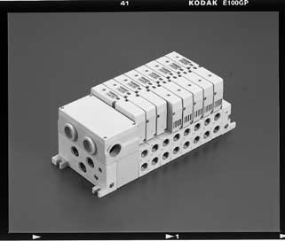 Reduced wiring manifold Base side porting and back porting B MW4G Z 4-T1//6 Series Applicable cylinder bore size: ø6 to ø125 (DC voltage) Common specifications Descriptions MW4GB4 MW4GZ4 Manifold
