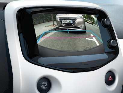 3. TECHNOLOGY PAGE Colour Reversing Camera Even in tight city spaces, parking is a doddle with the colourreversing camera in 108.