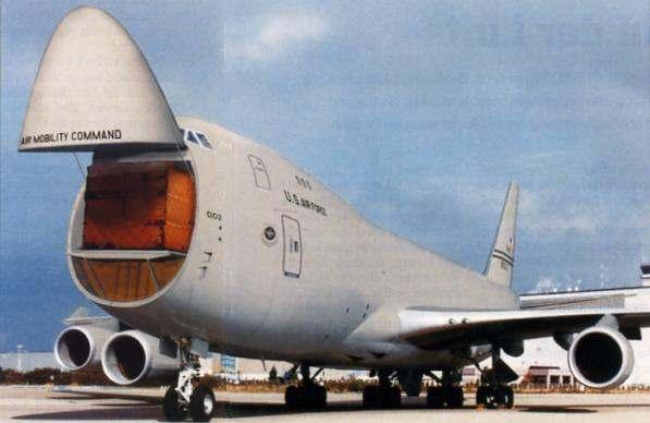 C-33 Boeing 747-400F span: 195'8", 59.64 m length: 231'4", 70.51 m engines: 4 Pratt & Whitney PW4056 max. speed: 608 mph, 978 km/h (Source: Flug Revue 6/1995, p.