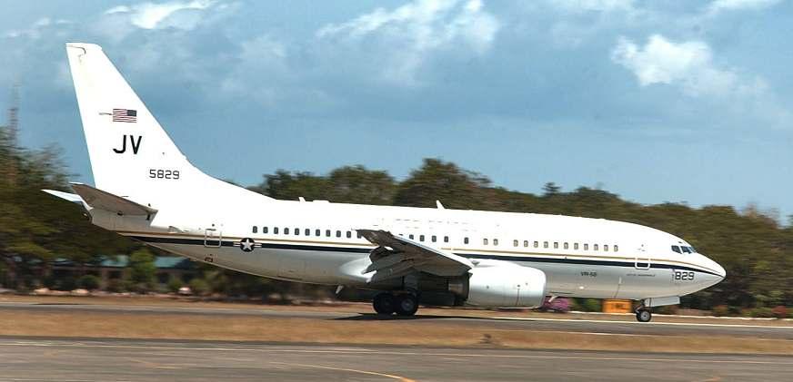 C-40 Boeing 737-700 Clipper span: 112 7, 34.32 m length: 110 4, 33.63 m engines: 2 General Electric CFM 56-7 SLST max.