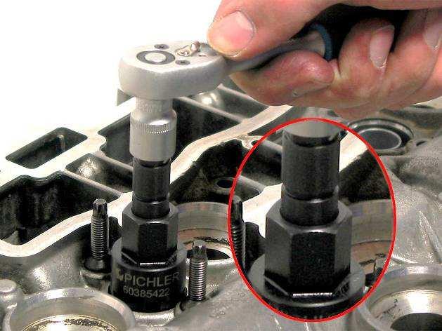 turn the Cleaning Cutter with a socket 12