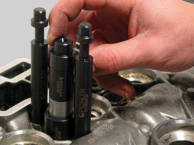 Clean the injector sleeve 6038527