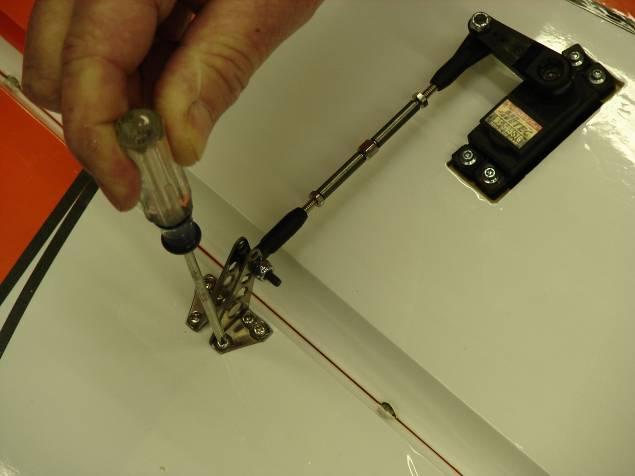 3. Correct installation of ball link, flat washer and brass spacer to servo arm shown below. 5.