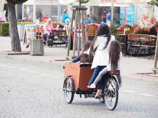 Cargo bikes deliveries in city center Based on COBiUM and City Changer Cargo Bike