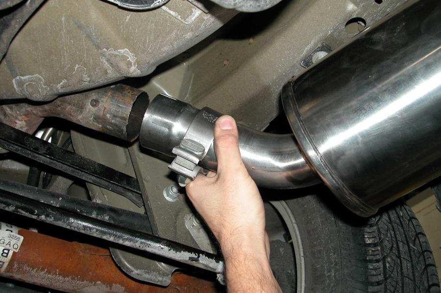 (See Fig. K). 6. Slide the muffler inlet over the over axle pipe exit and tighten clamp (See Fig. L and Fig. M). 7.