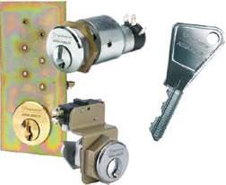 Brass cylinder 25 mm, length 66 mm, 5 pins, 3 nickel silver keys, 1 micro-switch.