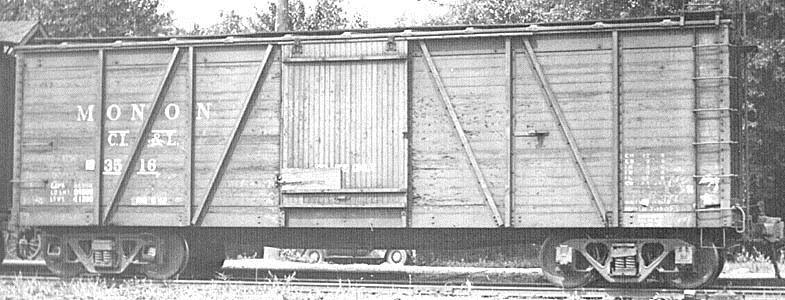 1,016 cars in 1930, 589 in 1945, gone by 1950. As-built Monon Fowler. Pullman builder s photo. The Monon bought into the single sheathed boxcar idea early on, and bought 1,700 Fowlers in 1913.