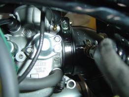 4. FUEL SYSTEM Air Cleaner Removal Loosen the clamp strip of air cleaner and