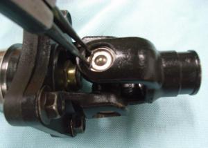 Remove 4 bolts from the universal joint assy. Remove the joint parts.