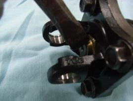 Position the bearing pin to the pin grooves in the crankcase.