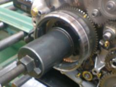 10. ALTERNATOR/STARTING CLUTCH Check the oil seal for wear or