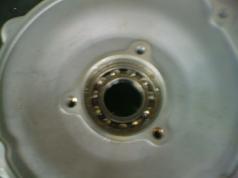 Oil seal Install a new one bearing (16005) by bearing driver.