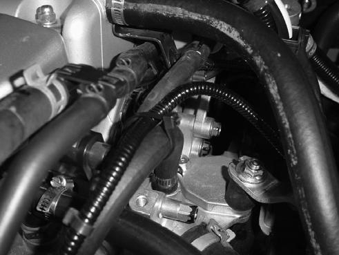 n) Position the intake pipe for best fitment. Be sure that the pipe and other components do not contact any part of the vehicle.