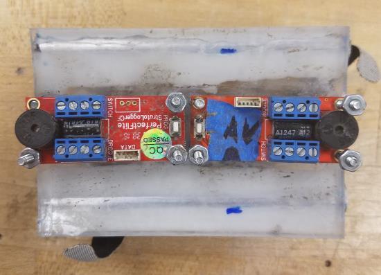 The AV sled is constructed from two sheets of 3.00 x 4.25 x 0.25" Lexan, two aluminum 0.5 in. tubes with 5/16 in. through holes, and epoxy to join all surfaces.