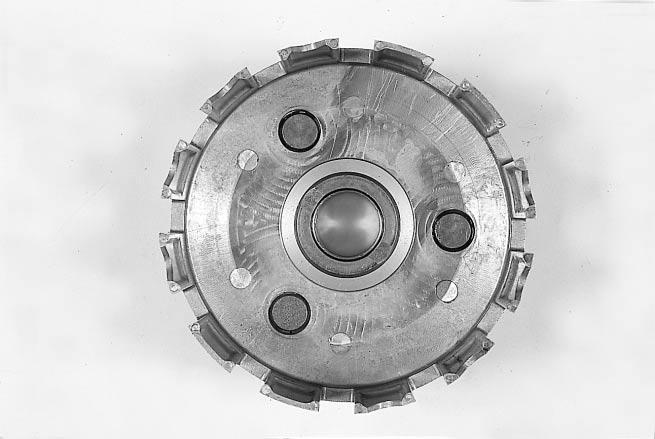ENGINE 3-34 CLUTCH RELEASE BEARING Inspect the clutch release bearing for any