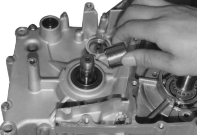 3-41 ENGINE Install the crankcase.