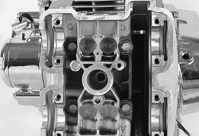 ENGINE 3-50 CYLINDER Apply BOND 1215 to the parting line of crankcase. BOND 1215 Place the dowel pin 1 and new gasket on the crankcase.