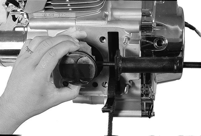Rear Cylinder Front Cylinder PISTION Place a clean rag over the cylinder base to prevent piston pin