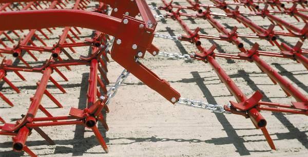 Machined high-carbon teeth, heavy wall harrow pipe and high strength pull chains stand up to the toughest conditions.