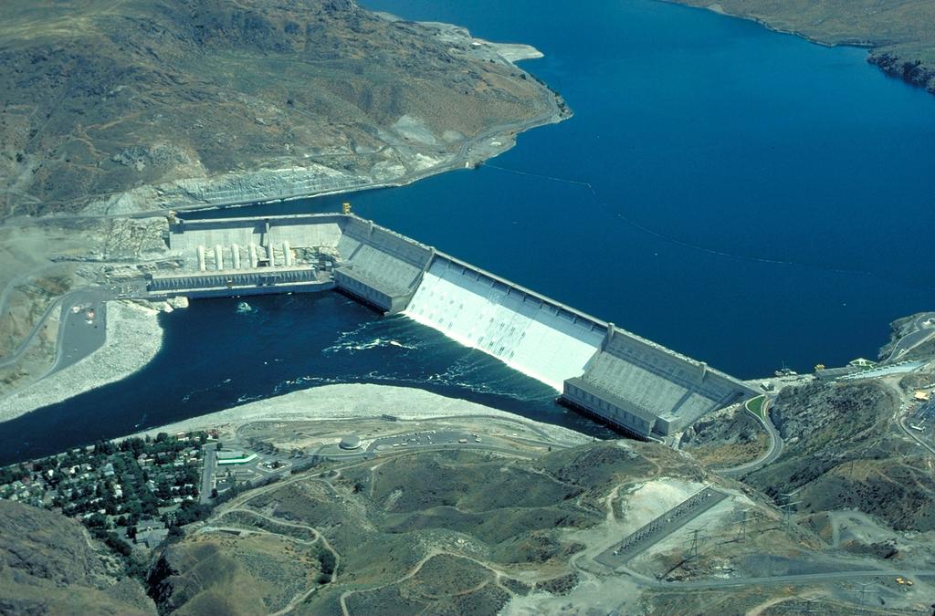 Pumped Storage Grand Coulee Dam Pumped Storage can provide: Rapid response in pump-up and generating modes to offset wind generation variability Store wind energy during lower value periods