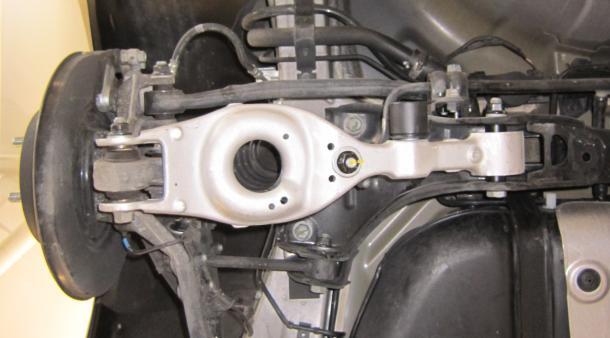 Technical Service Bulletin IMPORTANT GROUP DATE NUMBER CAMPAIGN 13-01-025 JULY 2013 MODEL(S) REAR LOWER CONTROL ARMS REPLACEMENT (SERVICE CAMPAIGN TP3) YF SONATA, YF HEV SONATA HYBRID, HG AZERA ***
