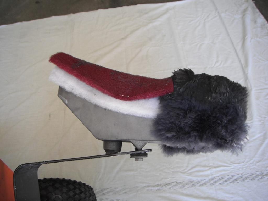 (2 T-pins in trailing edge) Note T-pins into grey foam only 3 2 4 Attach Lambs wool fleece