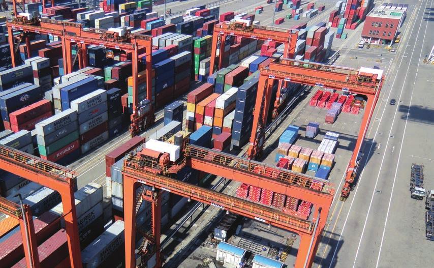 ide Horizontal Transport Container Stacking Yard Landside Horizontal Transport Intermodal We Move Your Business Easy to implement E-RTG-solution 100%