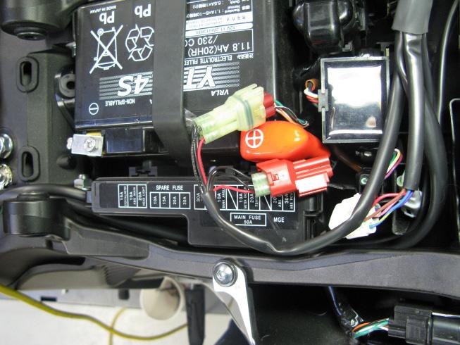 Also, make sure battery is disconnected. 2. Mount the control unit in tail section using Velcro patch provided.