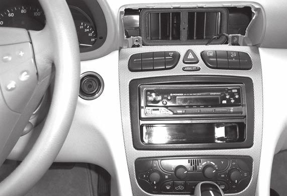 INSTLLTION INSTRUCTIONS FOR PRT 99-870 PPLICTIONS Mercedes C-Class 200-2004 Mercedes CLK 2004 99-870 KIT FETURES DIN Radio Provision with Pocket KIT COMPONENTS ) Radio Housing
