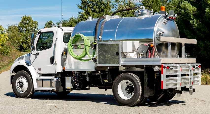 PAGE 8 ROUND VACUUM PORTABLE TANK RESTROOM LINE TANKS Round Portable Restroom Tanks 800 2,000 gallon capacity Available in 1/4 aluminum, 1/4 steel or 1/4 stainless steel Smooth exterior finish with
