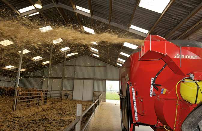 MIXER FEEDER WAGONS Simple and reliable drive 12 13 The straw blower is equipped with a mechanically powered turbine.