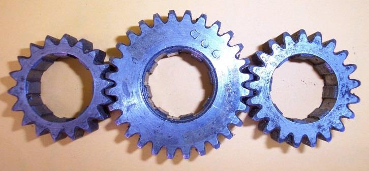 When more than one of these gears are meshed together they are called a Gear Train. Spur Gear Gear Train Drawing gears is very difficult so there is a simple graphical symbol which represents a gear.