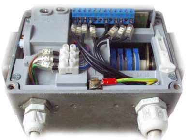 ELECTRICAL CONNECTION 1 - Check that the motor unit is compatible with the control system, both for voltage supply as well as for the type of command.