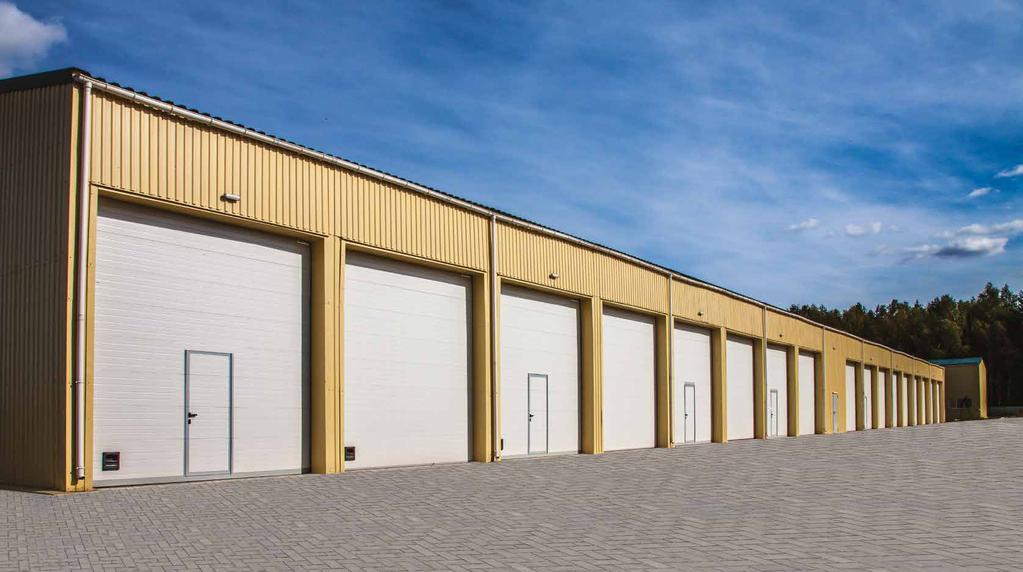 V-Line, tucco, RAL 9010, V3 high step PA DOOR Industrial sectional doors ID series can be supplied with pass doors to ensure an additional entrance to the building