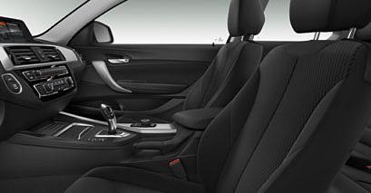 even upon first glance. The seats in cloth Move Anthracite and the interior trim finishers Satin Silver matt ensure that the interior has a comfortable but sporty feel.