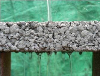 Slika 2.1. Laki beton od jednakozrnatog agregata; izvor [2] 2.2.Lakoagregatni betoni Prema vrsti agregata koja se koristi za proizvodnju lakogregatnog betona možemo vršiti podjelu na: - prirodni - ekspandirani i pečeni (umjetni) - sekundarne sirovine 2.