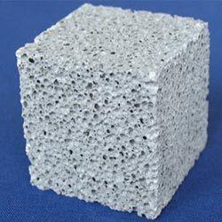 2.3.1. Plinobetoni Plinobeton se proizvodi u autoklavima, na visokoj temperaturi i pritisku. Upotrebljava se za tvorničku izradu blokova za zidanje i prefabriciranih elemenata.