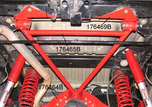 Tighten all nuts and bolts to specifications. NOTE: Truss bracket 176464B must rest on the axle tubes not the differential. Grinding the top rib of the differential housing may be required. Illus.