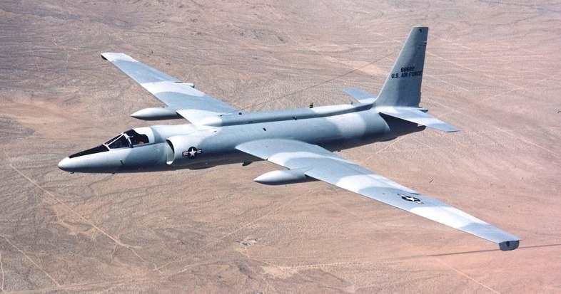 U-2 Lockheed span: 80', 24.38 m length: 49'7", 15.11 m engines: 1 Pratt & Whitney J57-P-37A max. speed: 495 mph, 796 km/h (Source: USAF, via 10af.