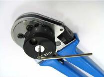 Process of crimping: Bring the contact in the EPIC CIRCON Crimp tool.